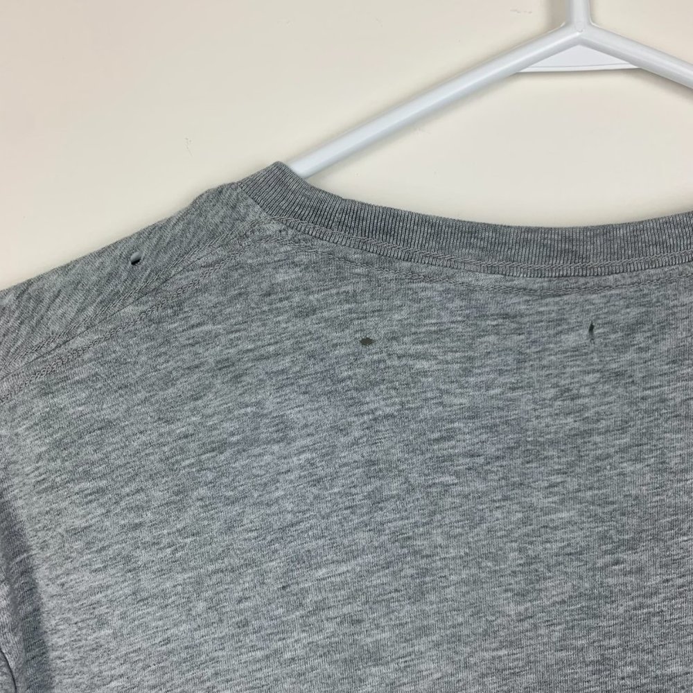 Uniqlo Grey Tee - Picture 5 of 5